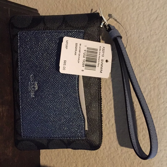 NEW, never used, this seasons COACH wallet! - Picture 4 of 4